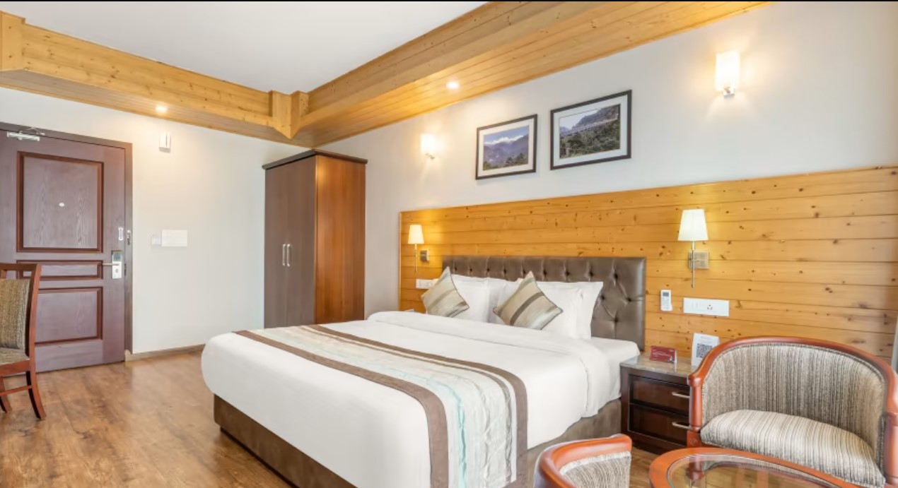 Summit Alpine Abode Hotel - Ecstatic Explorers