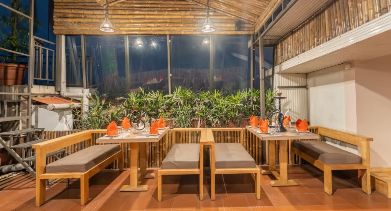 Summit Alpine Abode Hotel - Ecstatic Explorers