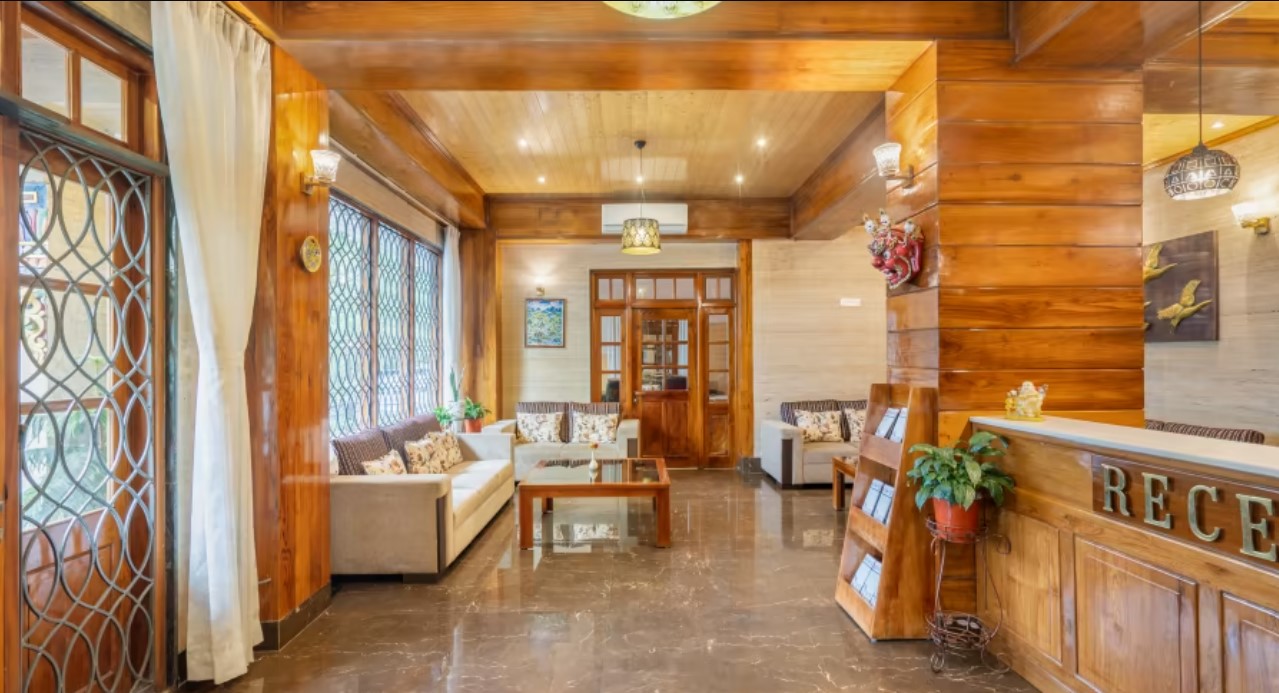 Summit Alpine Abode Hotel - Ecstatic Explorers