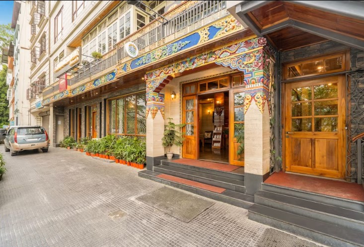 Summit Alpine Abode Hotel - Ecstatic Explorers